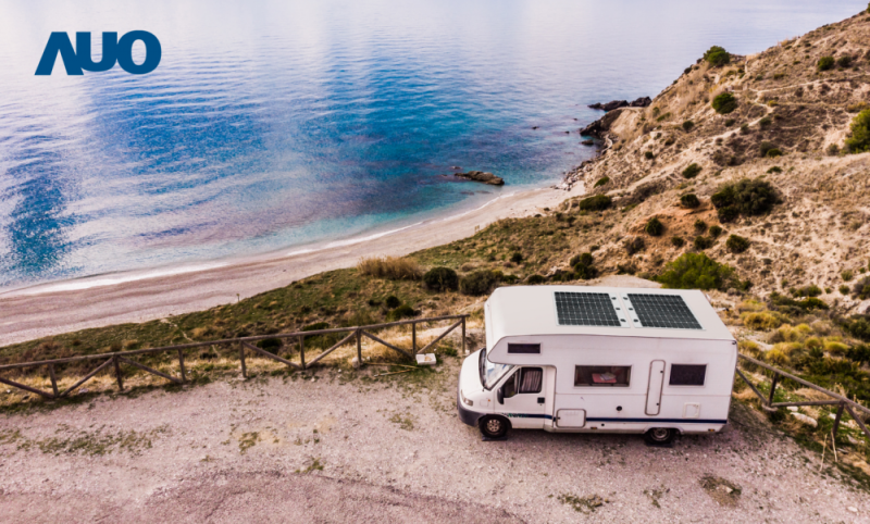 「可撓輕量化太陽光電板SunCurva」使用輕量特殊耐候型複合板取代傳統太陽能板的玻璃前板，不僅降低70%重量，每米平方僅3Kg；具有抗衝擊性能及通過電磁相容性測試，可應用於交通運輸工具，如露營車、遊艇等